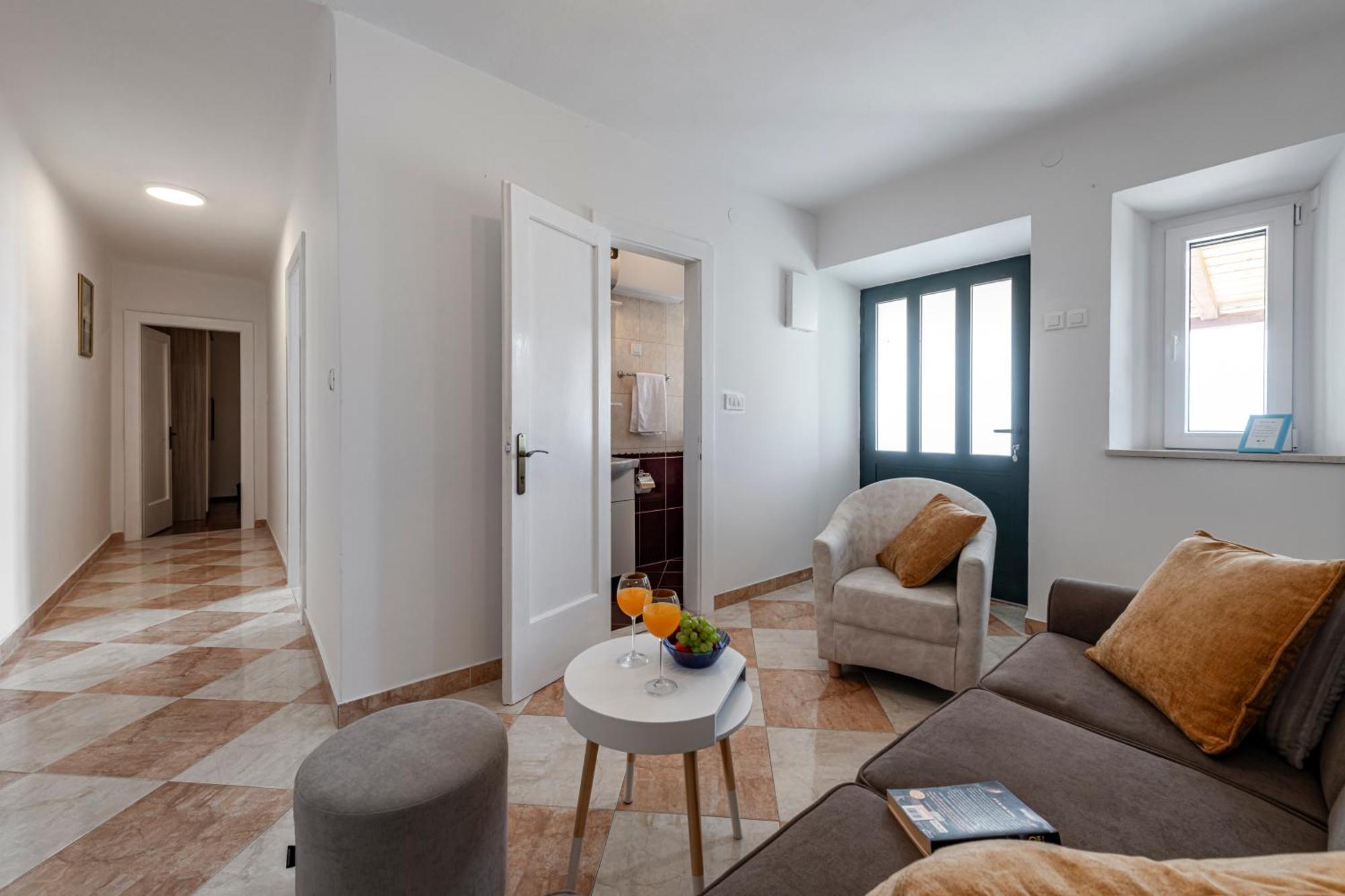 Viki Appartement *